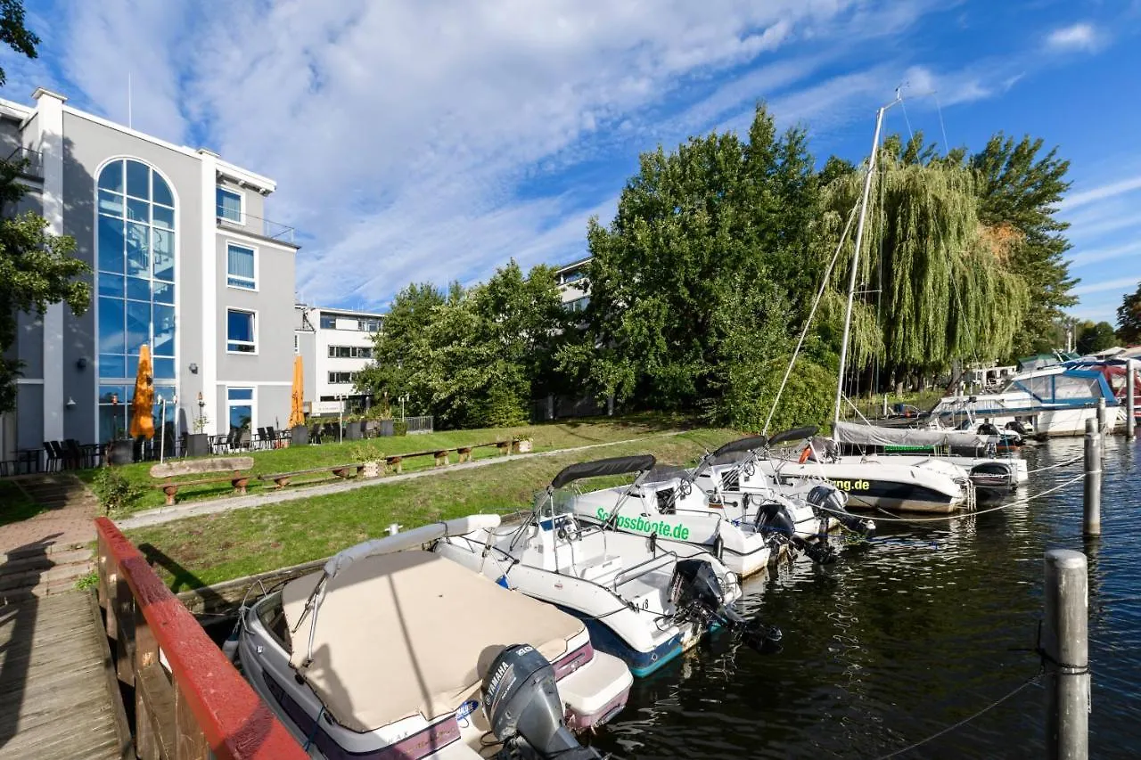 Hotel Am Schloss Koepenick By Golden Tulip Berlin 3*,